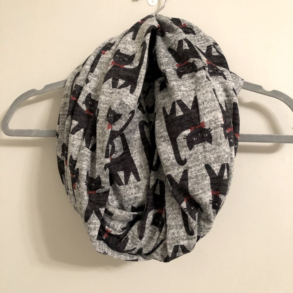 NWOT Cat Scarf/Wrap w/ a zip POCKET! *Cat Lovers*